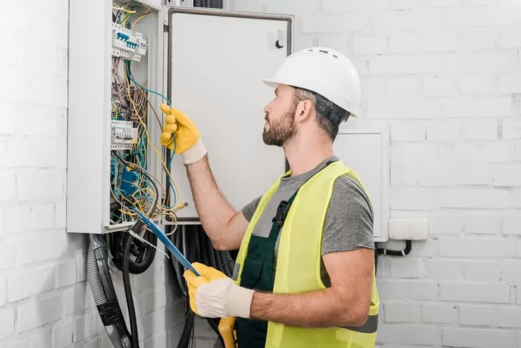 RECRUTEMENT D'UN ELECTRICIEN